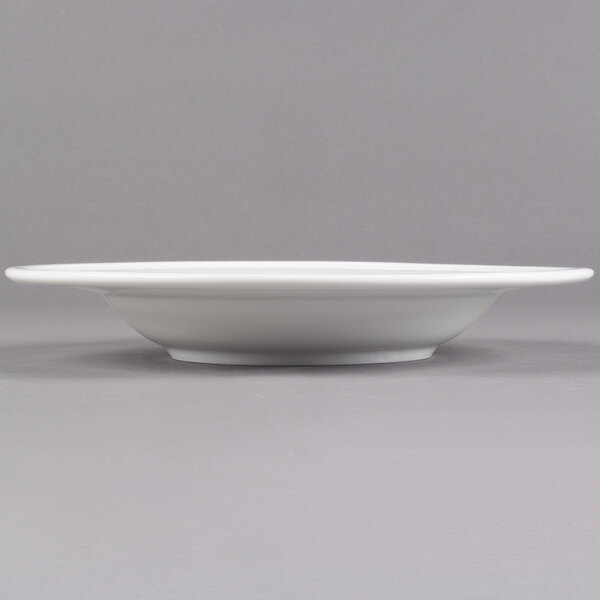 A close up of a Libbey Alpine White Porcelain Soup Bowl with a rim.