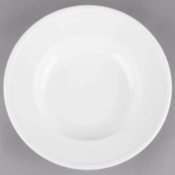 A white Libbey Alpine pasta bowl with a rim.