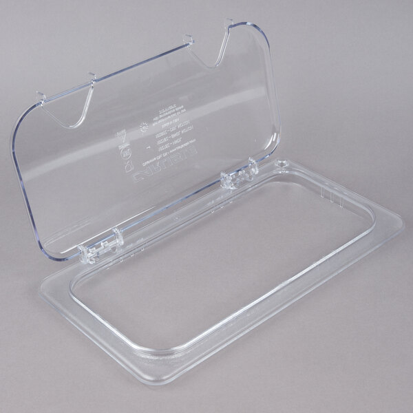 A Carlisle clear polycarbonate container lid with one notch.