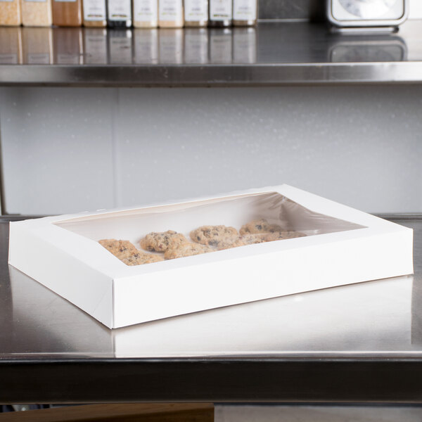 12 1//2/" x 9 3//8/" x 3 1//4/" White Auto-Popup 1-Piece Donut Box Pack of 15