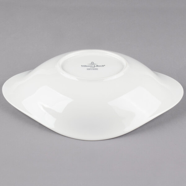 A white Villeroy & Boch Dune deep bowl.