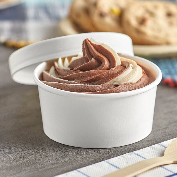 A white Choice paper food cup with chocolate ice cream and a white lid.
