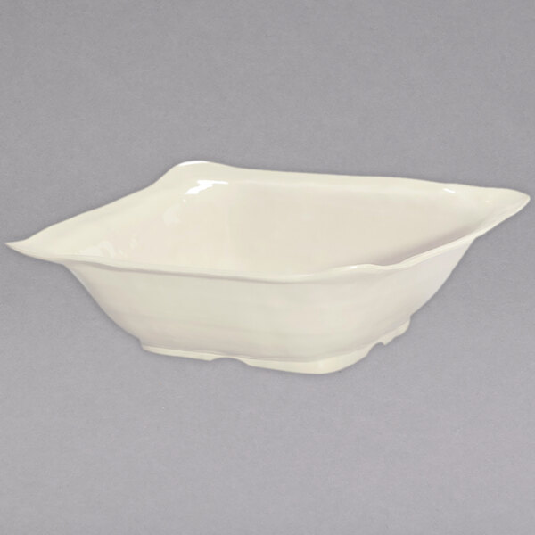 A white square bowl with a handle for GET New Yorker Melamine Bowl.