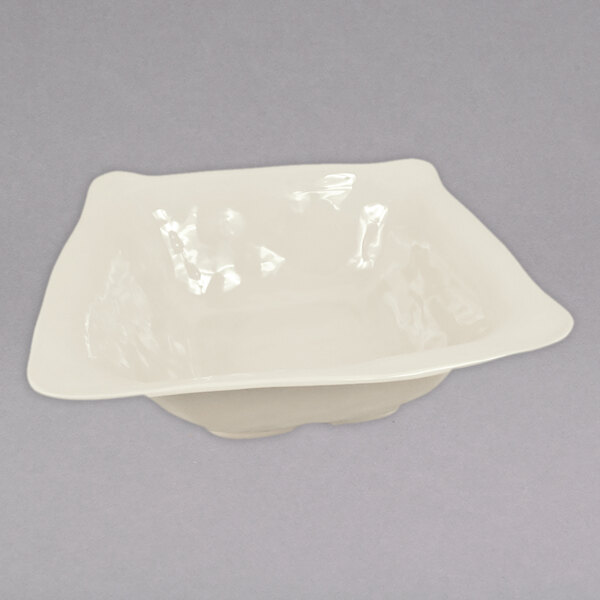 A white square GET New Yorker melamine bowl with a rounded edge.