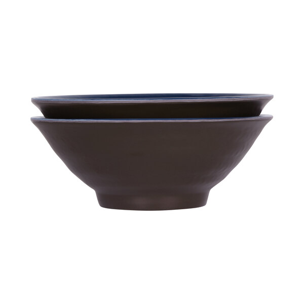 A stack of Elite Global Solutions Durango melamine bowls with a blue rim and chocolate interior.