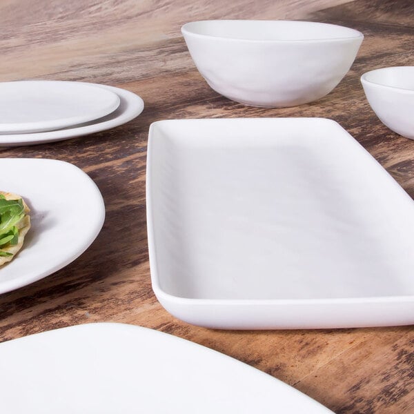 A close up of an off white Elite Global Solutions Tenaya melamine bowl.