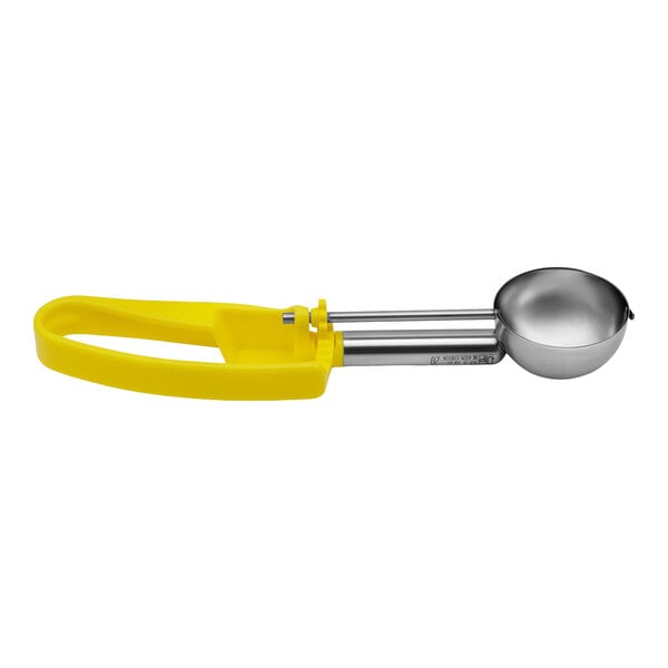 Vollrath 47375 Jacob's Pride® #20 Yellow Extended Length Squeeze Handle Disher - 1.8 oz.