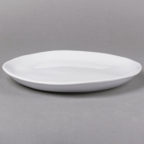 An American Metalcraft Crave Cloud Coupe melamine plate with a curved edge on a gray background.