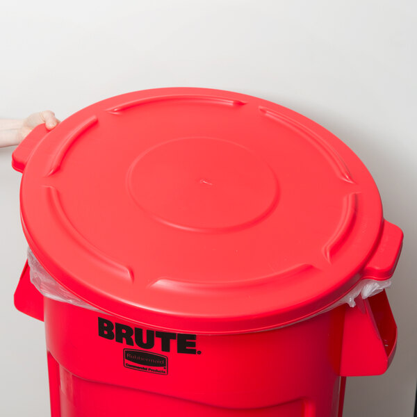 Rubbermaid FG265500RED BRUTE Red 55 Gallon Round Trash Can