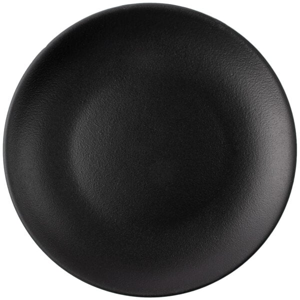 A matte black Tuxton TuxTrendz coupe plate.