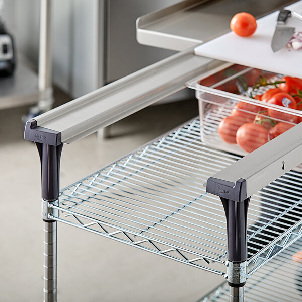 A Metro PrepMate MultiStation with tomatoes on a shelf.