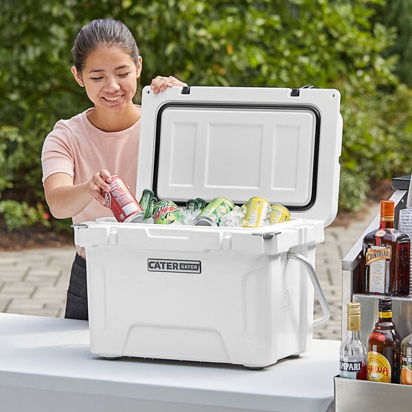 CaterGator CG20WH White 20 Qt. Rotomolded Extreme Outdoor Cooler / Ice Chest