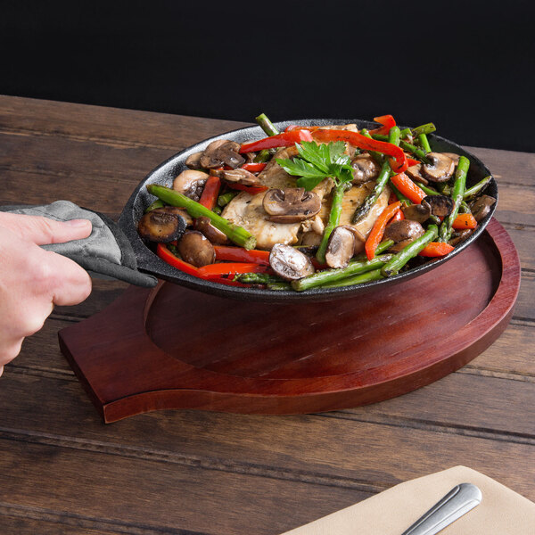 Valor 9 1/4" x 7" Oval PreSeasoned Cast Iron Fajita Skillet with