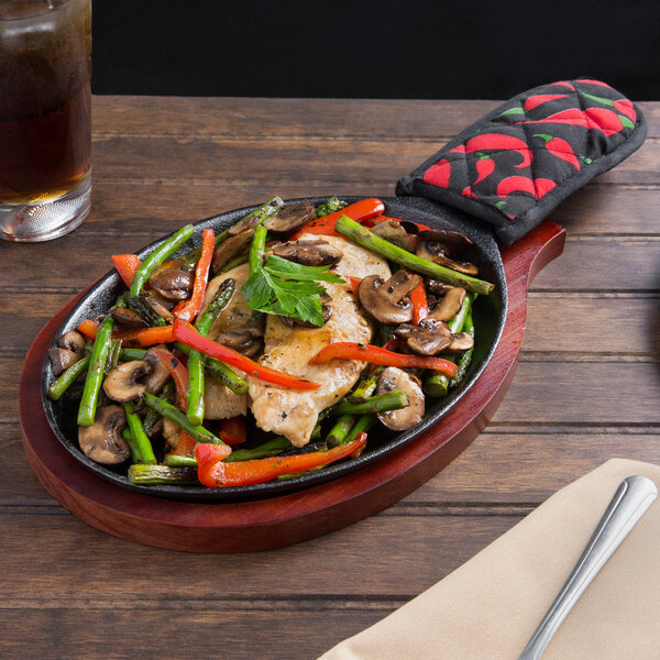 Valor 9 1/4" x 7" Oval PreSeasoned Cast Iron Fajita Skillet with