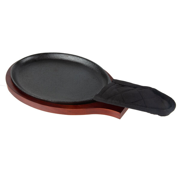 Valor 9 14 X 7 Oval Pre Seasoned Cast Iron Fajita Skillet With Chestnut Finish Rubberwood 