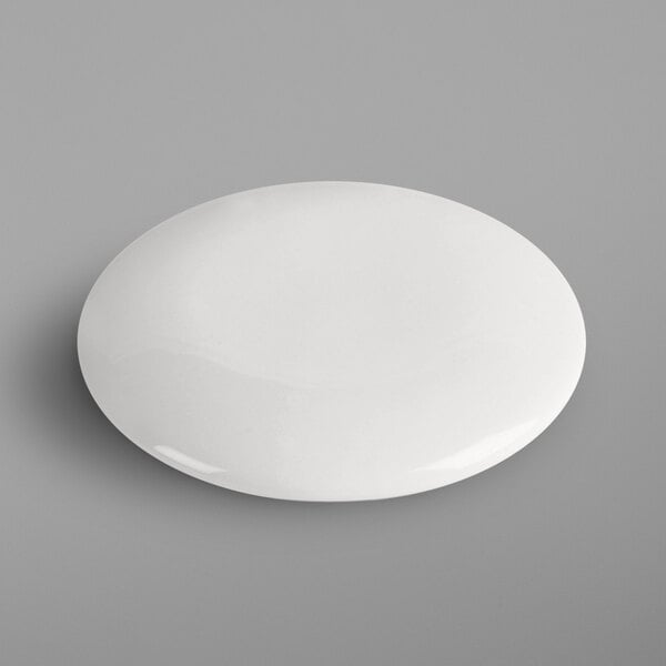 A white porcelain lid with a white circle.