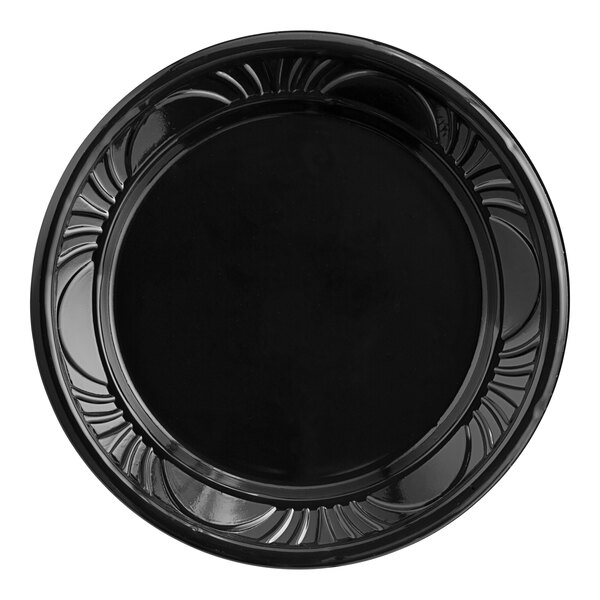 A D&W Fine Pack black plastic plate with a decorative design.