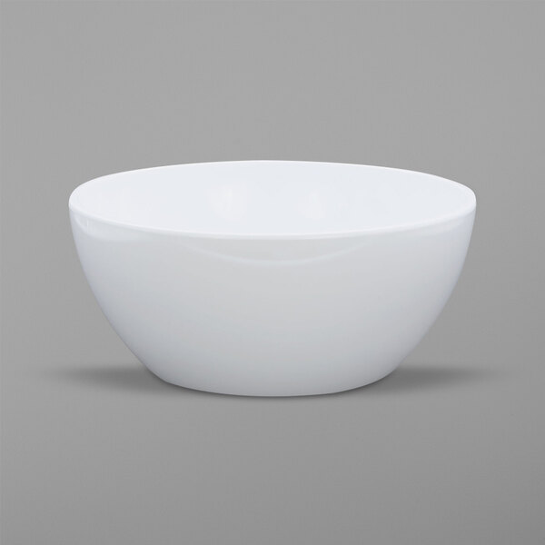 A white Elite Global Solutions round melamine bowl.