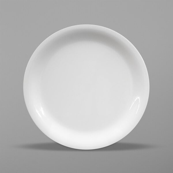 A white Elite Global Solutions melamine plate.