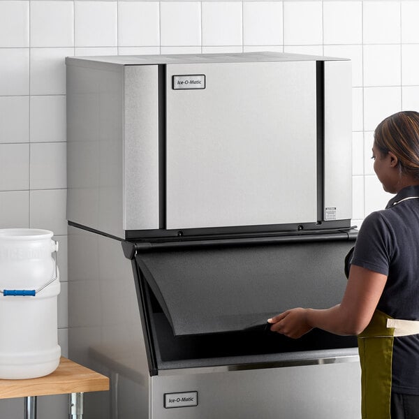 Ice-O-Matic CIM0430HA Elevation Series 30" Air Cooled Half Dice Cube Ice Machine - 115V; 435 lb.