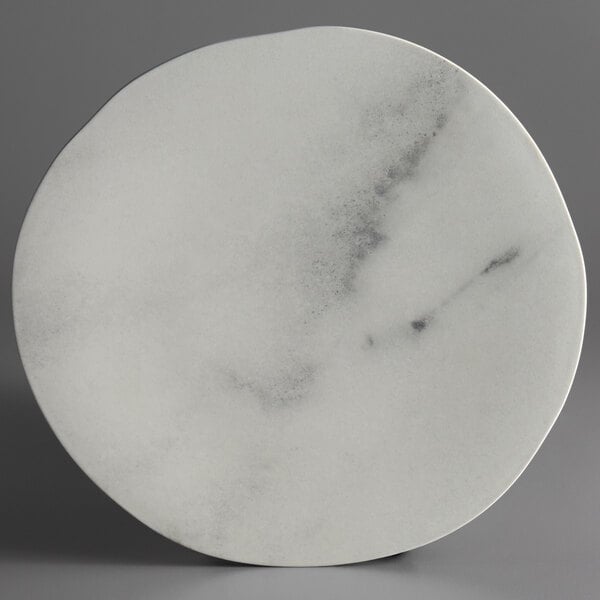 A white marble plate with black veins.