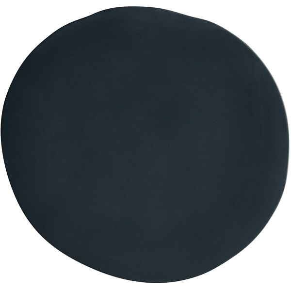 A black circle on a white melamine plate.