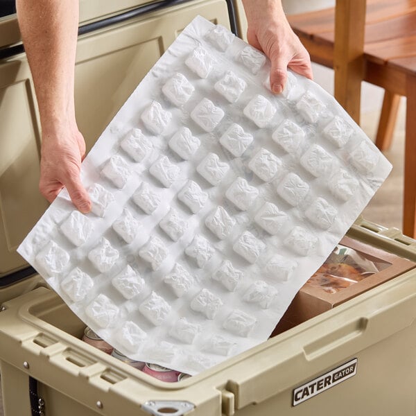 Vesture MicroIce® 16" x 25" Cold Blanket - 66 Cube