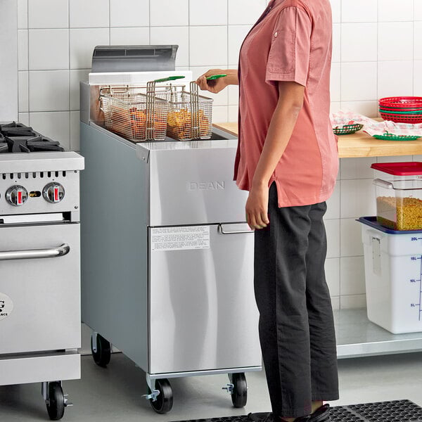 Dean by Frymaster GF14 Open Pot Natural Gas Floor Fryer 40 lb. - 100,000 BTU