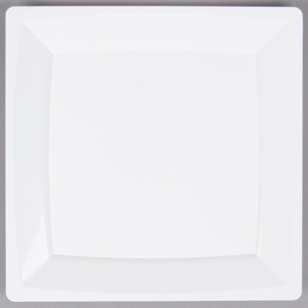 A white square WNA Comet Milan plastic plate.