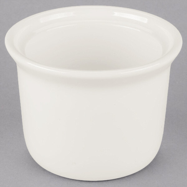 A Tuxton eggshell white ceramic marmite soup crock with a lid.
