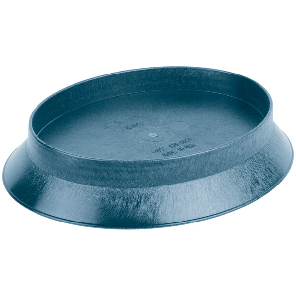 An 11" blue polypropylene oval deli server with a lid.