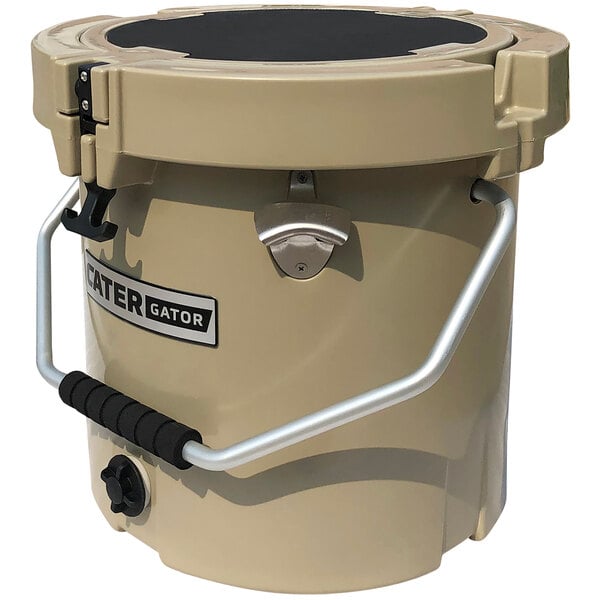 CaterGator CCG20B Beige 20 Qt. Round Rotomolded Extreme Outdoor Cooler ...