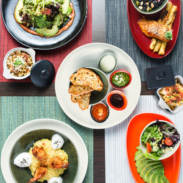 Front of the House Kiln 7 oz. Black Round Stoneware Ovenware Dish with Lid - 12/Case