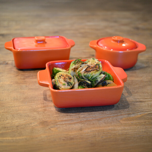 Front of the House Kiln 16 oz. Blood Orange Round Stoneware Ovenware Dish with Lid - 12/Case