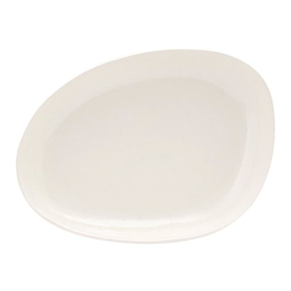 Front of the House Kiln 8" x 6" Vanilla Bean Porcelain Oval Plate - 12/Case