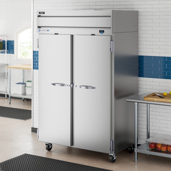 Beverage-Air HFS2HC-1S Horizon Series 52" Reach-In Freezer