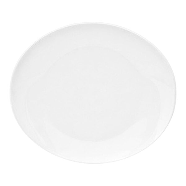 An oval white porcelain coupe plate.