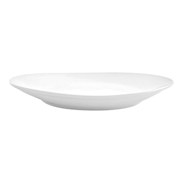 An oval white porcelain coupe plate.