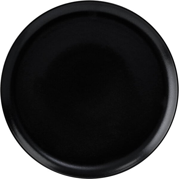 A black coupe plate with a white circle and dots in the center.