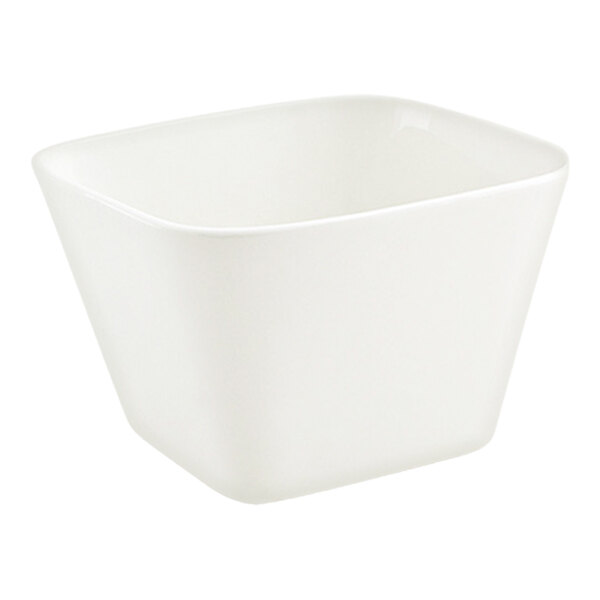A white square porcelain bowl with a 28 oz. capacity.