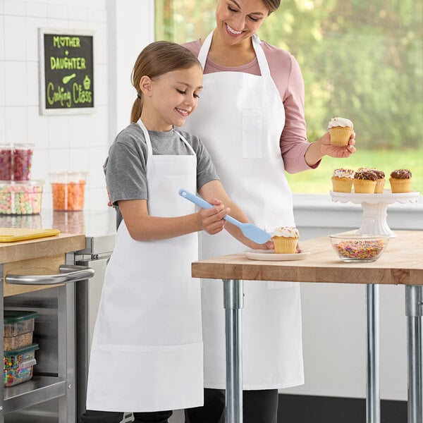 Uncommon Chef 3007 White Customizable Youth Bib Apron with 2 Pockets - 25" x 20"