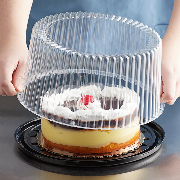 Amazon.com: Restaurantware Sweet Vision 10 Inch x 6.75 Inch Transparent Cake  Boxes, 10 Grease Resistant Base Clear Cake Boxes - Black Ribbon, Disposable,  Plastic Birthday Cake Boxes, For Weddings Or Birthdays : Home & Kitchen