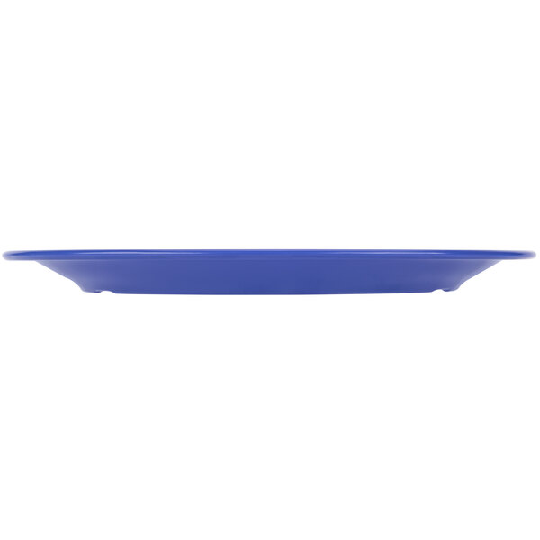 A Carlisle ocean blue melamine plate on a white background.