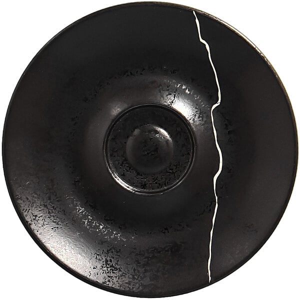 a black plate with a crack in the middle