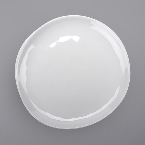A white irregular coupe melamine plate.