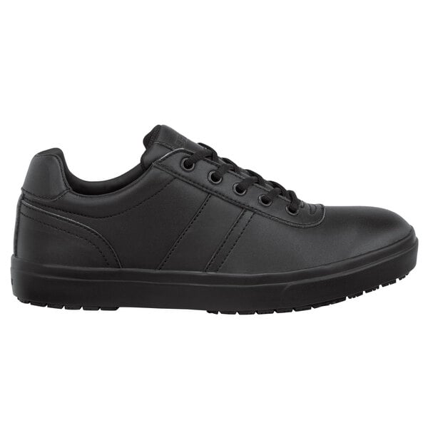 A black leather men's SR Max Santa Cruz casual shoe with laces.