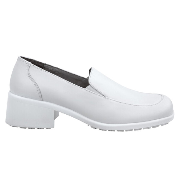 A white SR Max women's dress shoe with a block heel.