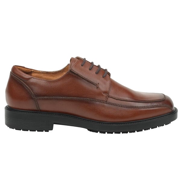 A brown leather SR Max men's oxford dress shoe with black sole.