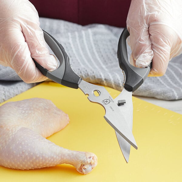 Pulling apart kitchen shears for cleaning