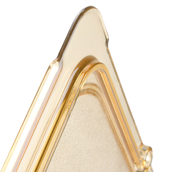 A clear plastic Carlisle lid with a gold handle.